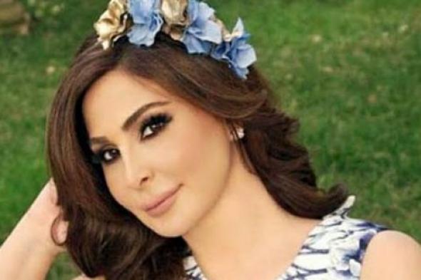بالصور- إليسا تبدأ الاستعداد للكريسماس وتقرر اعتزال الغناء