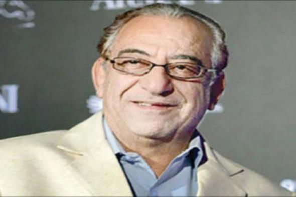 بالفيديو- أحمد راتب مع يوسف وهبي في مسرحية قديمة.. ونصيحة وهبي له "خليك رذل"