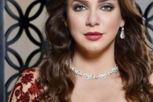 سلاف فواخرجي تنشر صورة ابنيها مع زوجة بشار الأسد