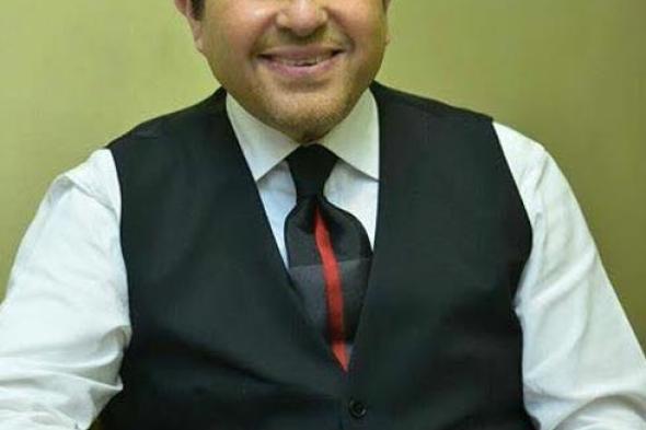 بالصور - هاني شاكر وزوجته وأحفاده على الجليد في لبنان