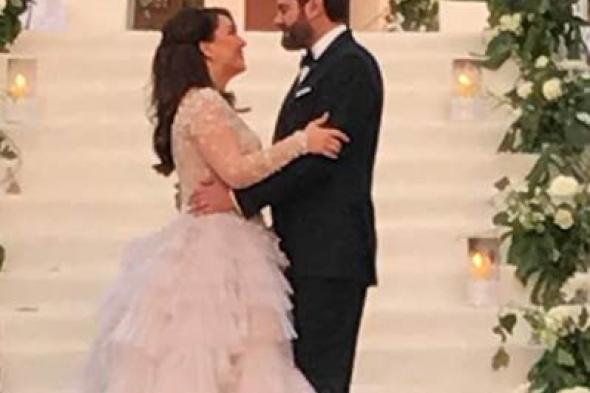بالفيديو - عمرو يوسف يرقص على "يا منعنع" في حفل زفافه