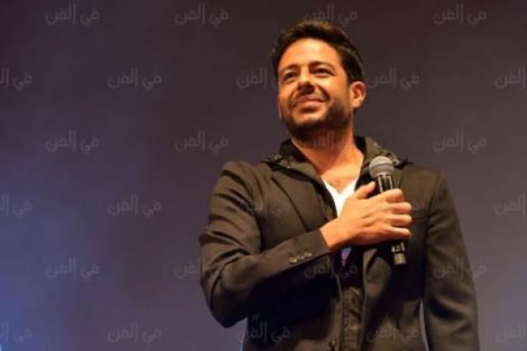 محمد حماقي ينشر صورته مع زوجته في عيد الحب