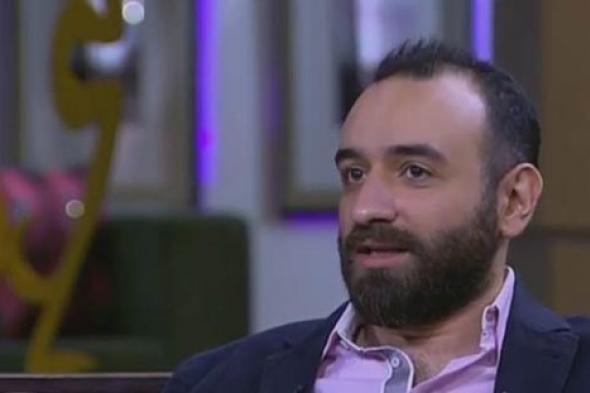 بالفيديو- عمرو سلامة يلقب أحمد الفيشاوي بـ "الأسطورة" بكواليس "الشيخ جاكسون"