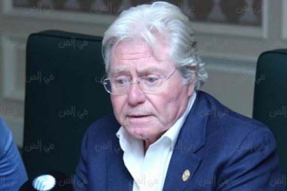 صورة- حسين فهمي يساند بعثة مصر في أولمبياد دورة الألعاب الشتوية