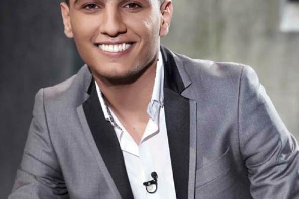 محمد عساف ينشر صورة له مع والديه.. هل يشبههما؟