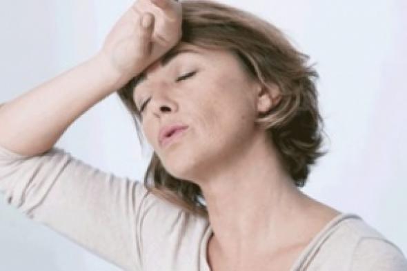 أعراض سن اليأس تصيب النساء بالاكتئاب