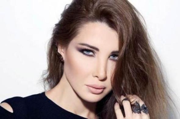 بالصور- نانسي عجرم بإطلالة رقيقة في احتفالها بألبومها الجديد مع جمهورها ببيروت