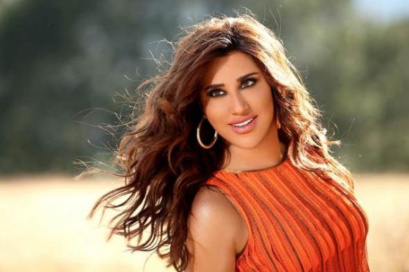 بالفيديو - نجوى كرم تطالب الإعلامي عادل كرم بأن يعيد لها "هيدا حكي"