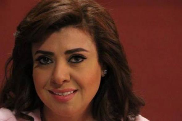 بعدسات ملونة وشعر مستعار.. نشوى مصطفى في جلسة تصوير بـ "لوك" مختلف.. هكذا عقّب جمهورها