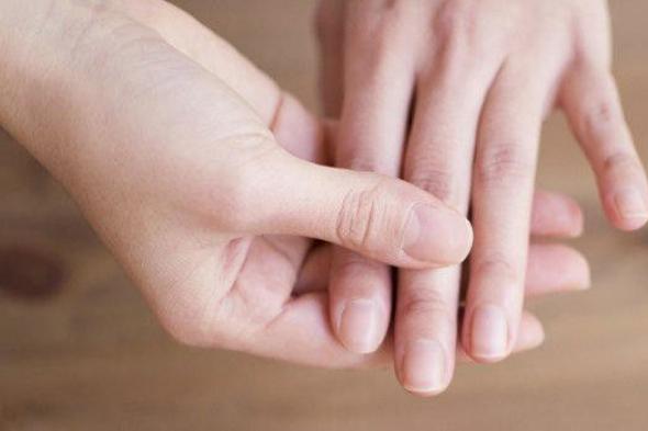العوارض الأولى للسرطان تظهر على اليدين.. اكتشفها فوراً