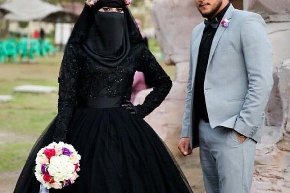 بالصور: عروس بفستان زفاف أسود ونقاب تثير الجدل!