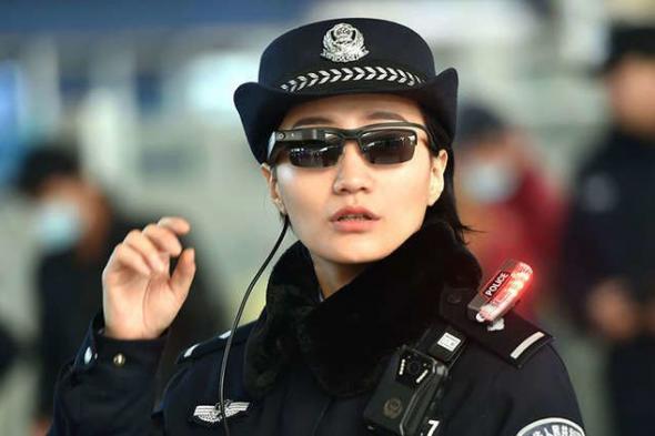 الشرطة الصينية تبتكر طريقة "عبقرية" للتعرّف على المجرمين!