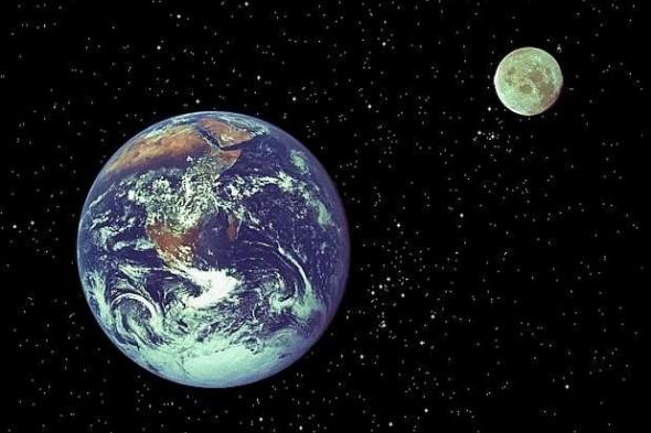 بالصورة.. هكذا يبدو كوكب الأرض والقمر من على بعد 39.5 مليون ميل!
