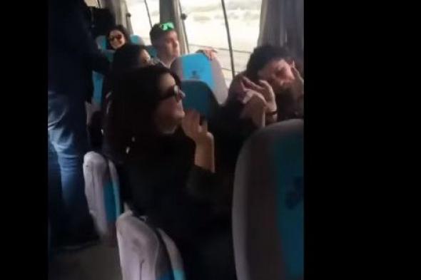 بالفيديو: 4 نجمات عربيات يرقصن في الباص.. من هنَّ؟