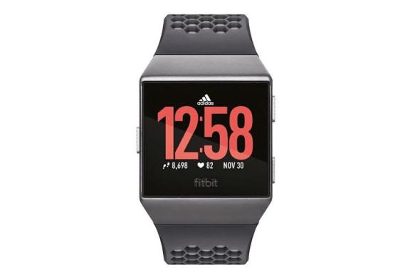 فيت بيت تطلق الساعة الذكية Fitbit Ionic: Adidas Edition بالتعاون مع أديداس