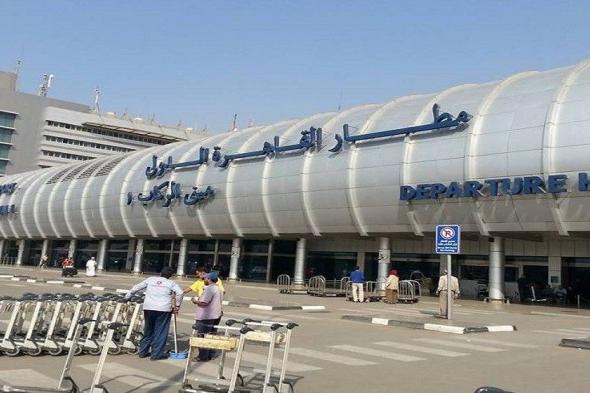 الموظفون رفضوا صعودها للطائرة.. ممثلة مصرية قديرة تثير أزمة بمطار القاهرة!
