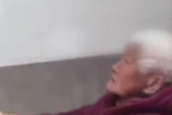 فيديو مقزّز: ضرب جنوني لأم تسعينية على يد ابنها!