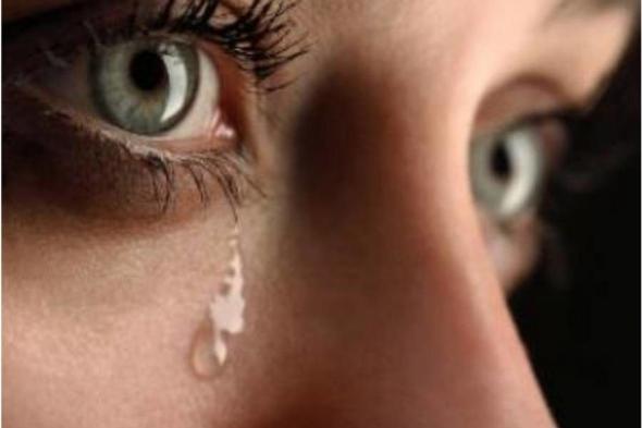 لا تخجلوا من البكاء.. الدموع تحمي العين وتشفي الجراح