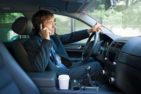كارثة.. هذا ما يحدث للمخ عند التحدث بالهاتف أثناء القيادة!