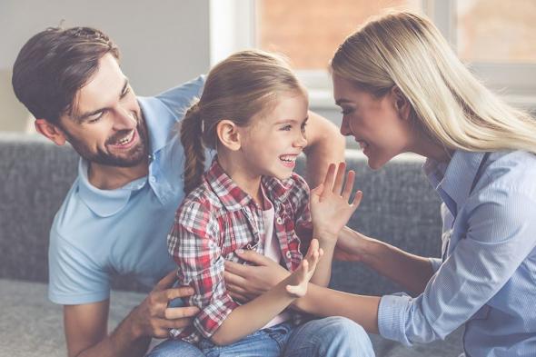 كيف يكون الوالدان قدوة مؤثرة لأطفالهما؟