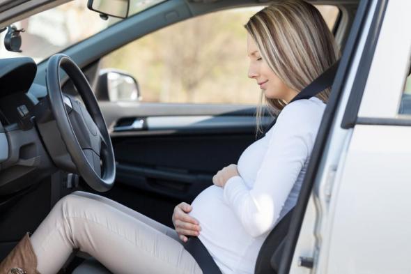 مخاطر حوادث السيارات على الحوامل والأجنة
