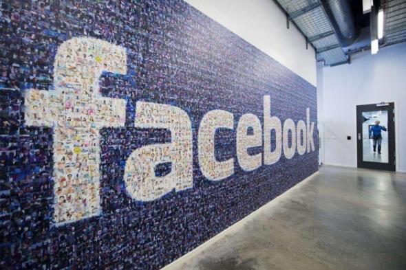فيسبوك لن يتجسس على المستخدمين عبر ميكروفون الهاتف