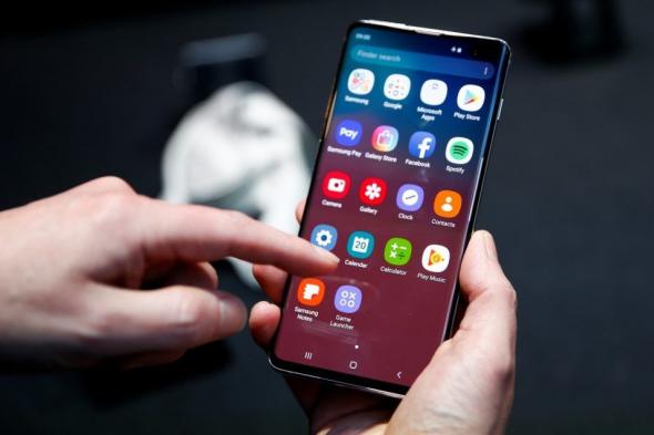 سامسونج تتعهد بإصلاح مشكلة قارئ بصمة Galaxy S10