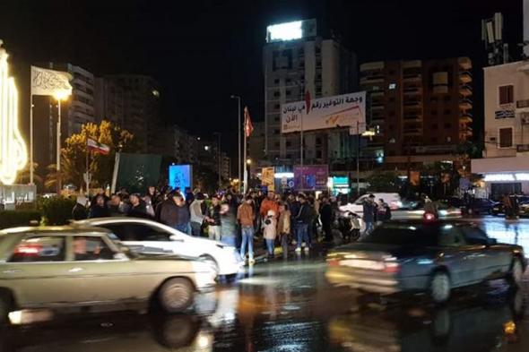 مسلحون اطلقوا النار على محتجين لمحاولتهم ازالة صورة للحريري في القبة  
#لبنان
#lebanon24 
 via @Lebanon24