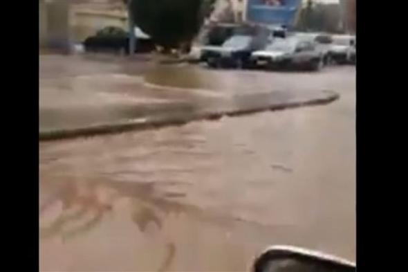 بولفار #طرابلس غرق في المياه.. "البحر وصل عالأوتستراد" (فيديو)  via @Lebanon24
#lebanon24