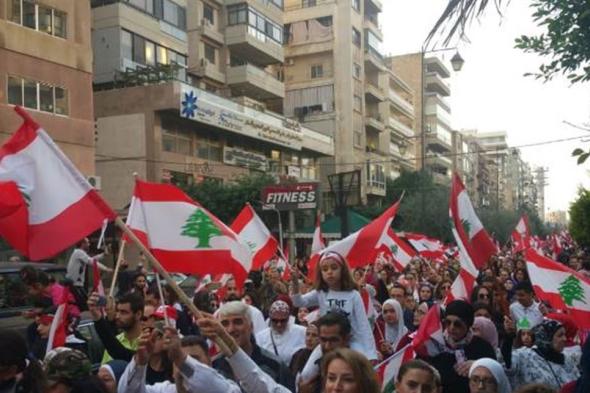 مسيرة جابت شوارع #طرابلس وصولا إلى ساحة النور 
#lebanon24
 via @Lebanon24