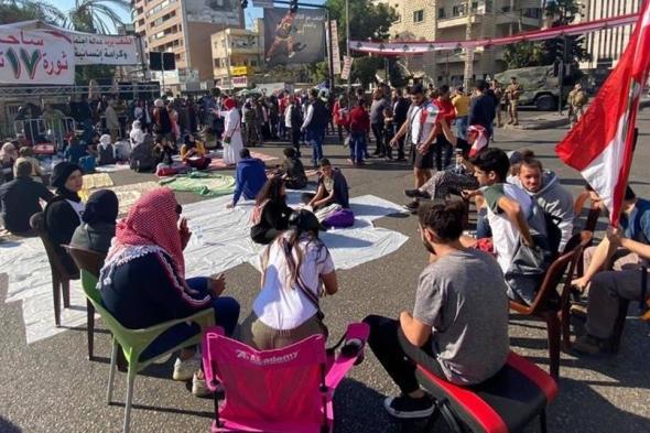 المحتجون في ساحة #ايليا بدأوا احتفالات الاستقلال بفطور جماعي 
#لبنان
#lebanon24
 via @Lebanon24