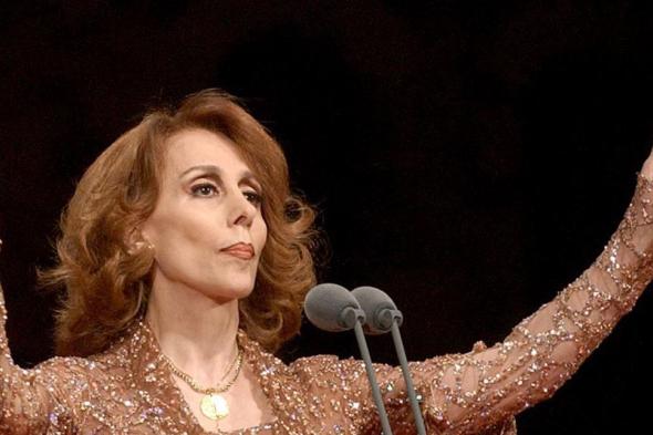 لن تصدقوا كيف تحولت هذه الفنانة إلى شبيهة فيروز (فيديو)   
#lebanon24
  via @Lebanon24