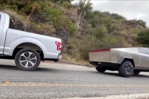 تيسلا وفورد تعلنان عن تحدٍ لشد الحبل بين Cybertruck و Ford F-150