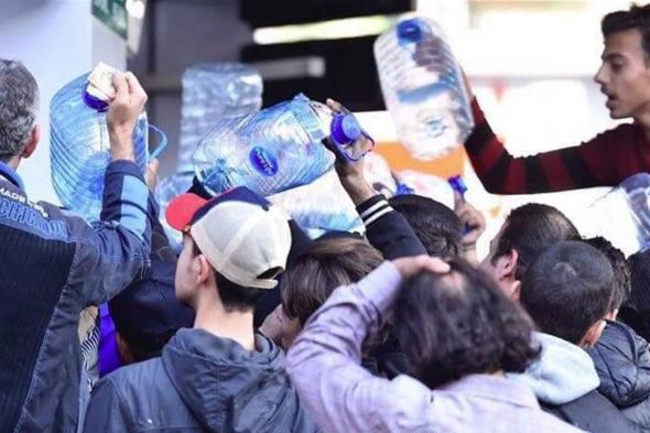 "لبنان ينتفض" لليوم الـ44.. استمرار الحراك على وقع أزمة المحروقات (فيديو+صور) 
#lebanon24

 via @Lebanon24