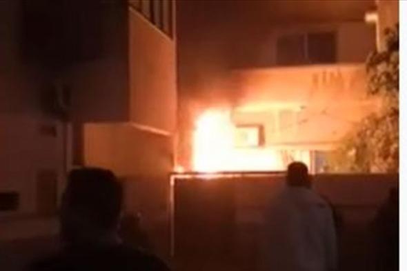 حريق داخل مبنى في #عائشة_بكار.. والأهالي يطلبون المساعدة 

#lebanon24

 via @Lebanon24