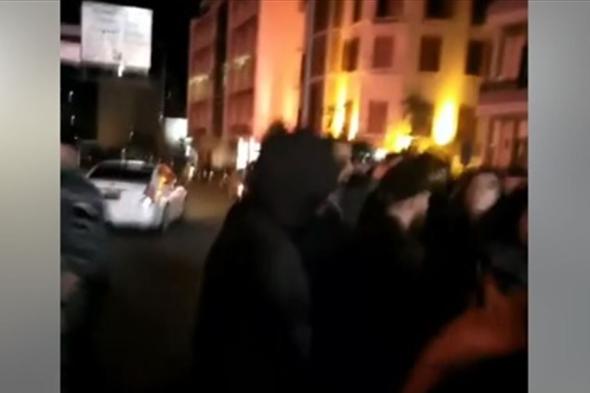كرّ وفرّ عند جسر الرينغ بين المتظاهرين والقوى الأمنية (فيديو) 
#لبنان
#lebanon24
 via @Lebanon24