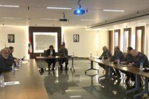 بعد أحداث وسط #بيروت.. #الحسن تجتمع مع #عثمان وعدد من كبار الضباط 
#lebanon24

 via @Lebanon24