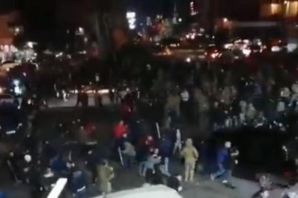 عودة التوتر إلى كفرمان اثر اشكال بين عدد من الشبان ومحتجين 
#لبنان
#lebanon24
 via @Lebanon24