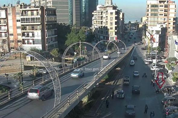 وسقطت السيارة عن جسر ساحة انطلياس.. هذا ما جرى (صور) #لبنان 
#lebanon24
   via @Lebanon24