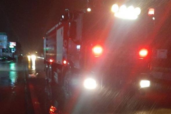 سيارات عالقة على الأوتوستراد ومياه داخل المنازل.. هكذا تحرّك الدفاع المدني (صور) #لبنان 
#lebanon24
   via @Lebanon24