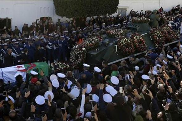 تكريم رئيس أركان الجيش الشعبي بجنازة مهيبة بالجزائر  
#lebanon24
 via @Lebanon24