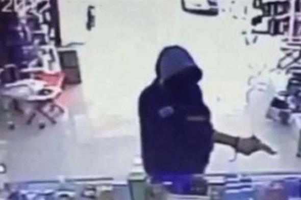 سطو مسلح على صيدلية في البداوي وسرقة مبلغ من المال 
#لبنان
#lebanon24
 via @Lebanon24