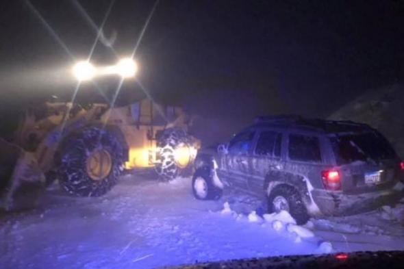 الثلوج تحتجز مواطنين في صنين وفقرا والدفاع المدني يتحرك (صور) 
#لبنان
#lebanon24 
 via @Lebanon24