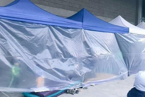 بعد طردهم من منازلهم.. عائلات في طرابلس تنصب خيماً في معرض رشيد كرامي الدولي 

#lebanon24

 via @Lebanon24