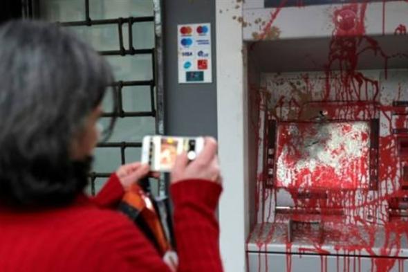 عودة الهدوء إلى شارع المصارف في #طرابلس بعد أعمال شغب  
#لبنان
#lebanon24
 via @Lebanon24