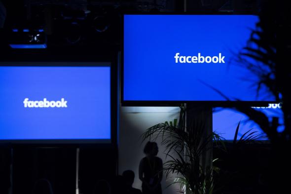 فيسبوك تحظر شركة تحاول غسل أدمغة المستخدمين