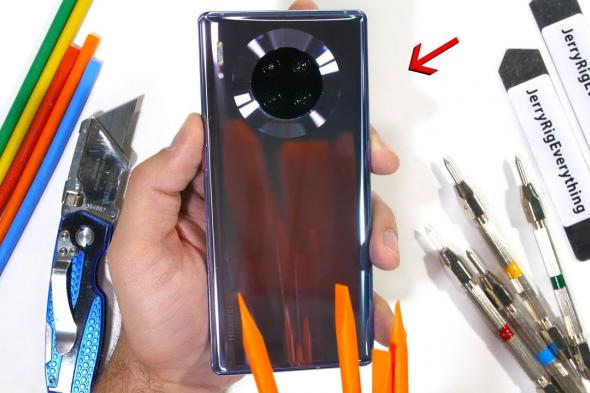 هل يصمد Mate 30 Pro أمام الخدش والحرق والثني؟ (شاهد)