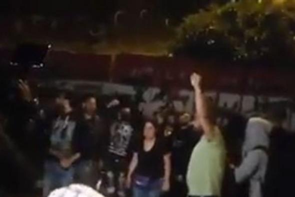 اعتصامٌ في محيط مصرف لبنان - الحمرا وسط إنتشار أمني (فيديو) 

#lebanon24

 via @Lebanon24