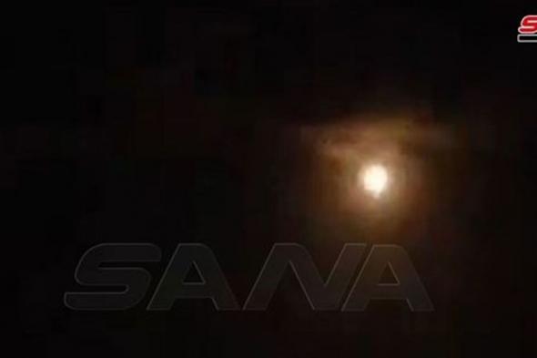 غارة إسرائيلية ليلية على موقع عسكري في #سوريا.. وأنباء عن سقوط قتلى! (فيديو)  
#lebanon24 
 via @Lebanon24