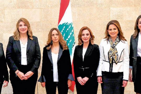 سُئلت إذا كان الثوار يعرفون عنوان منزلها.. وزيرة ممازحة: "أعطيتهم عنوان حماتي"!
#Lebanon24
  via @Lebanon24